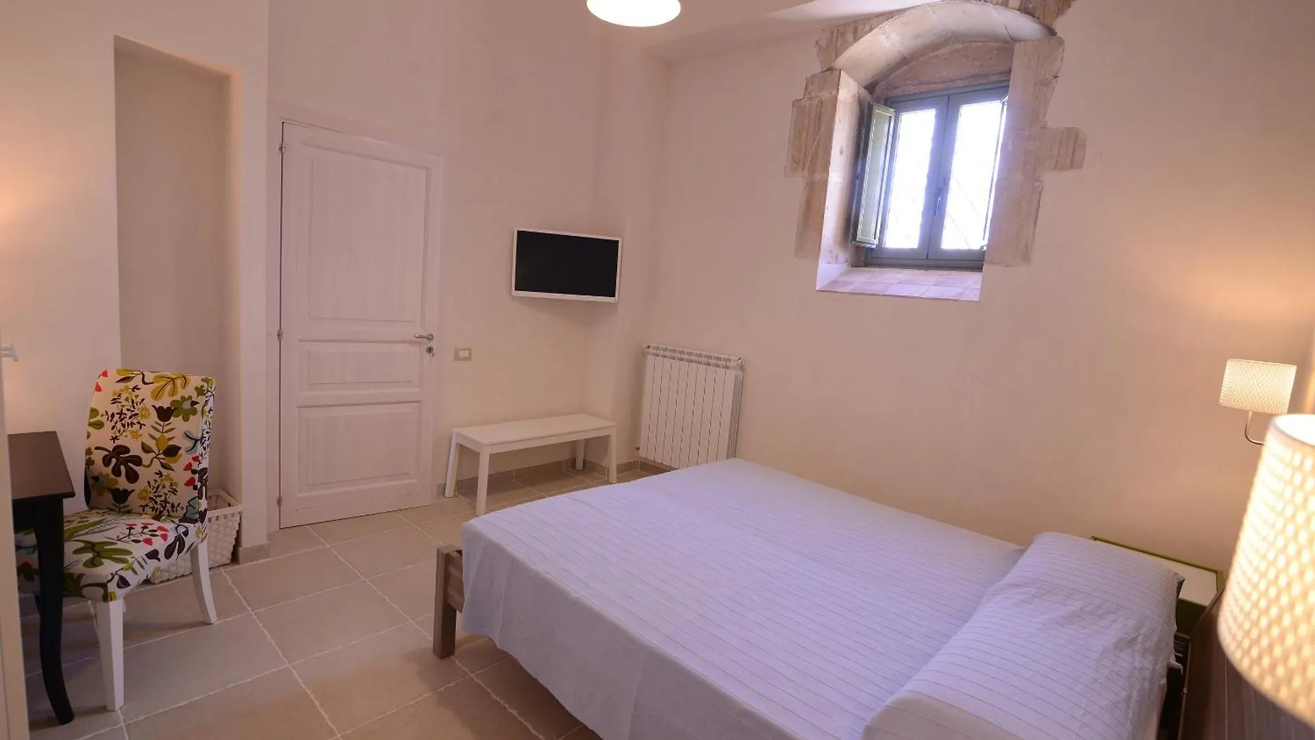 Tenuta Don Paolino Avola 3*,  Italy